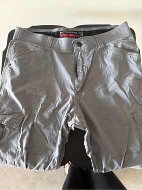 Wrangler Men's Light Gray Cargo Shorts